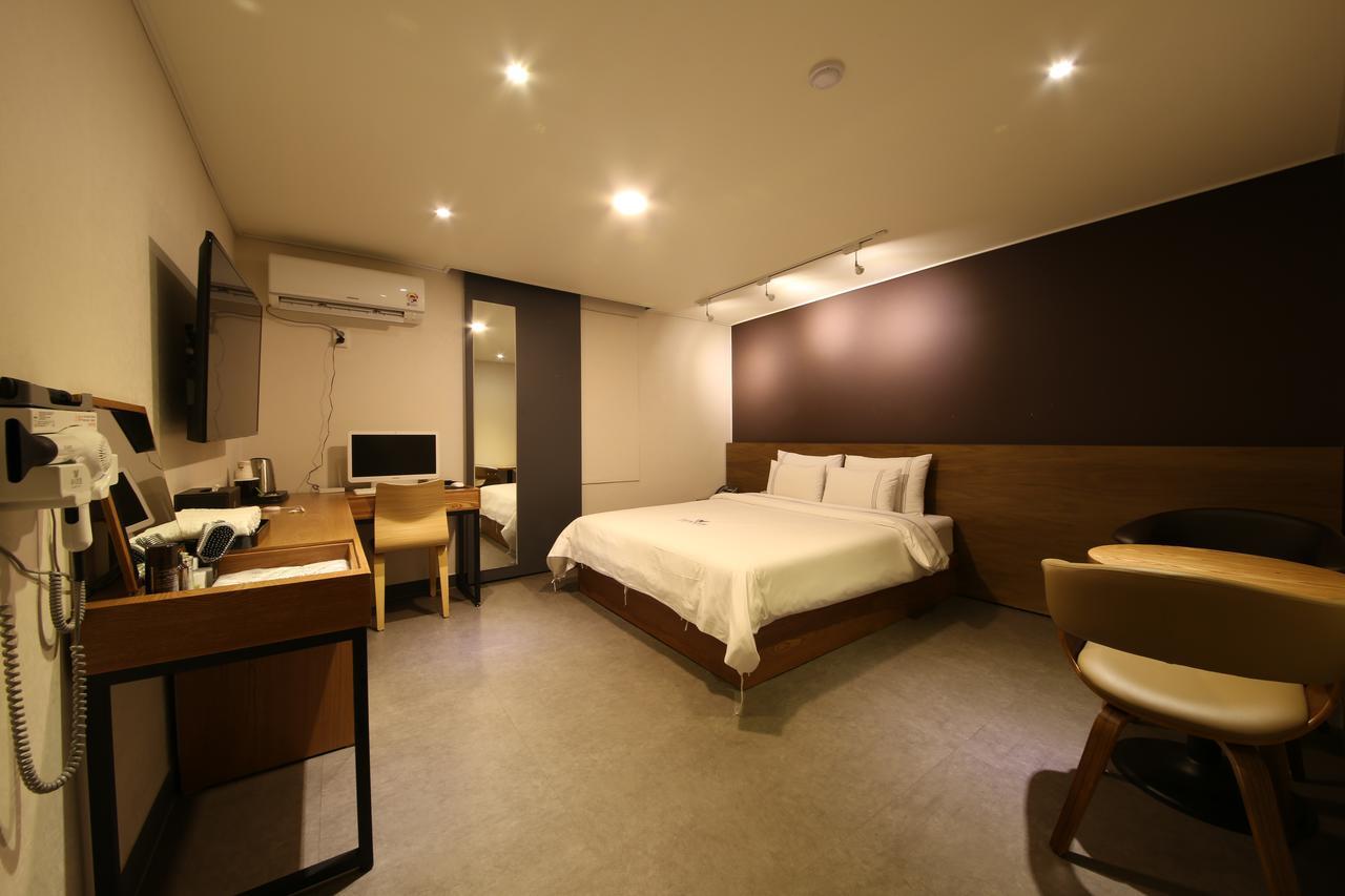 Winner Hotel Jeonju Exterior photo